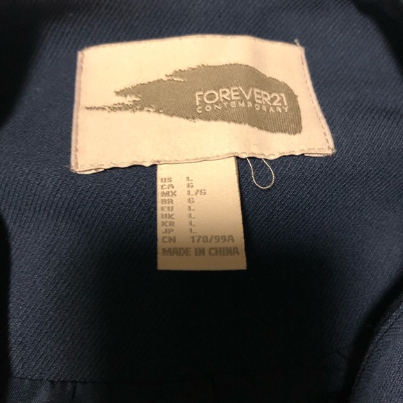 Navy blue fitted blazer. - Picture 2 of 3